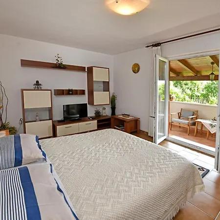 Slavica Vrvari Apartman *