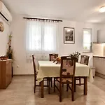 Slavica Vrvari Apartment *